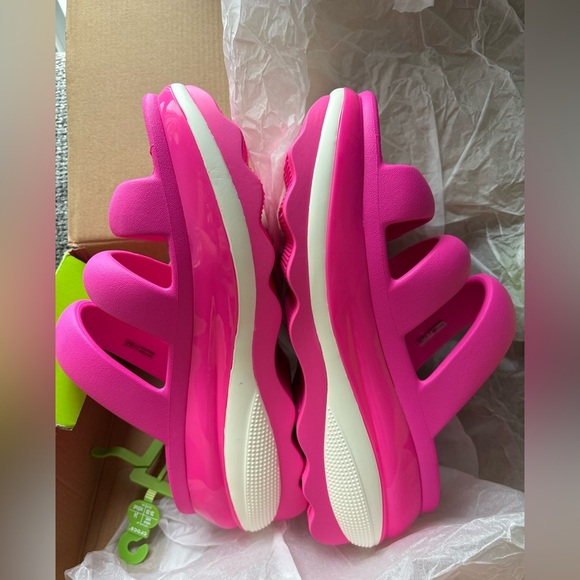 BNWT Crocs Mega Crush Triple Strap Sandals – Pink Crush – Style ID: 521540 - Picture 7 of 13
